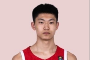 小李广！张淳智10中8高效贡献全队最高24分 三分7中6