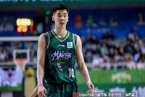 媒体人:郭昊文那几个传球充满想象力 盼他继续打出属于自己的东西