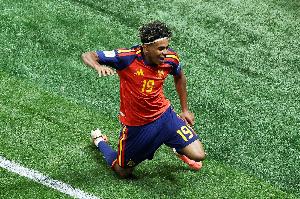 世体：亚马尔在美国广受欢迎 他充满动力想成为西班牙的超级英雄